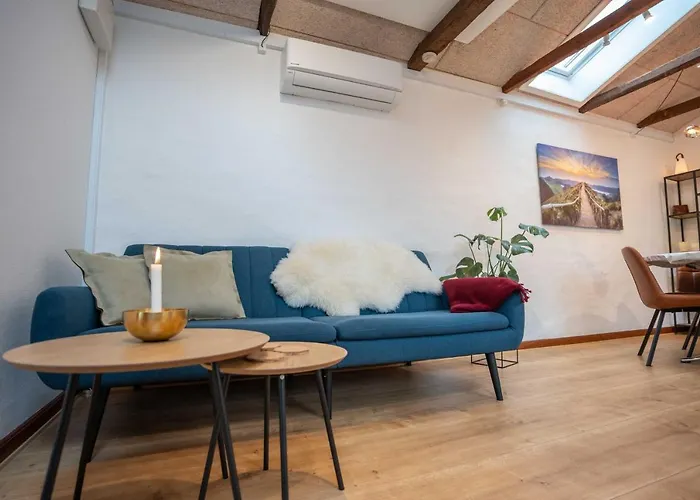 Skylight Lodge - Private Terrace, Free Parking & Walk To City