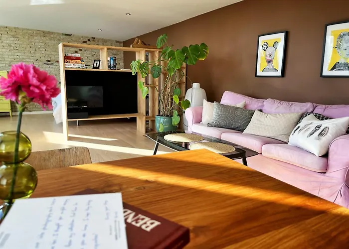 Cozy Guesthouse With Outdoor Space