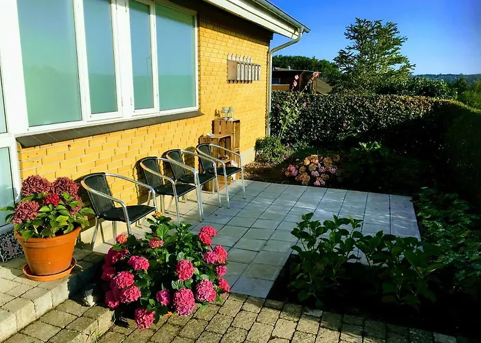 2 rooms, private kitchen, bathroom,&garden.